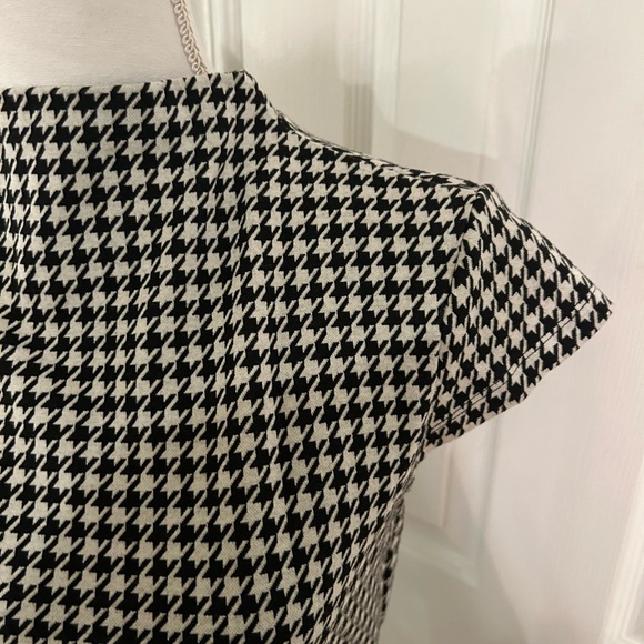 Ann Taylor Houndstooth Top - Picture 4 of 7